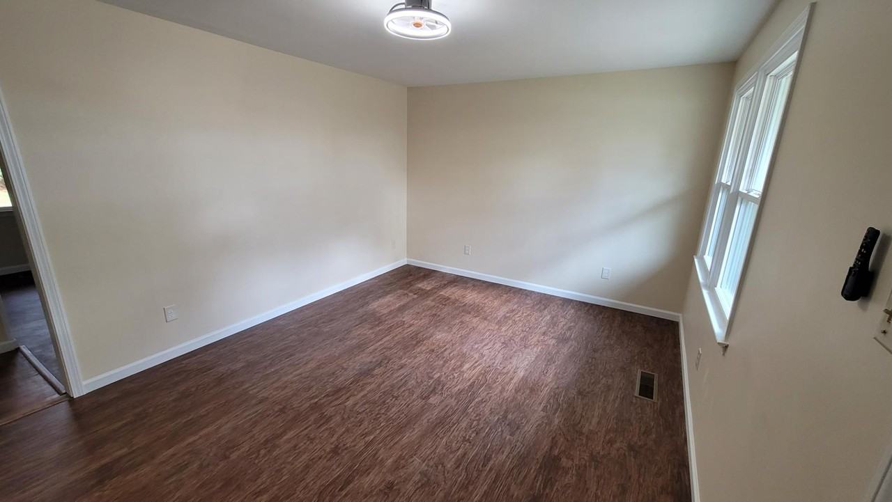 719 Rose Dr - Photo 5 of 11