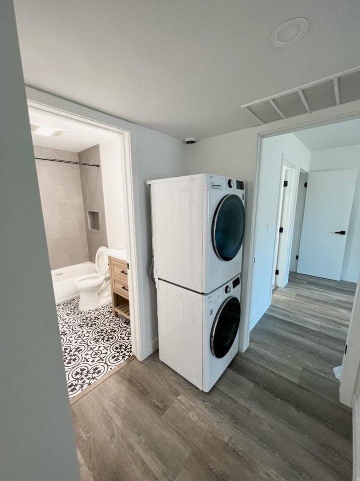 2050 Meridian - Photo 5 of 10