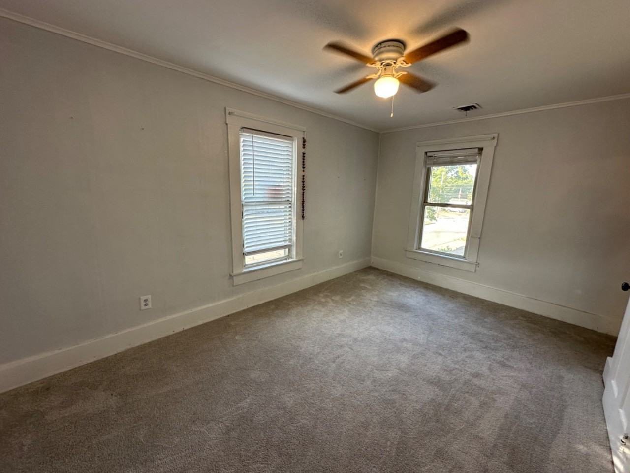 18 E Salem St - Photo 3 of 10