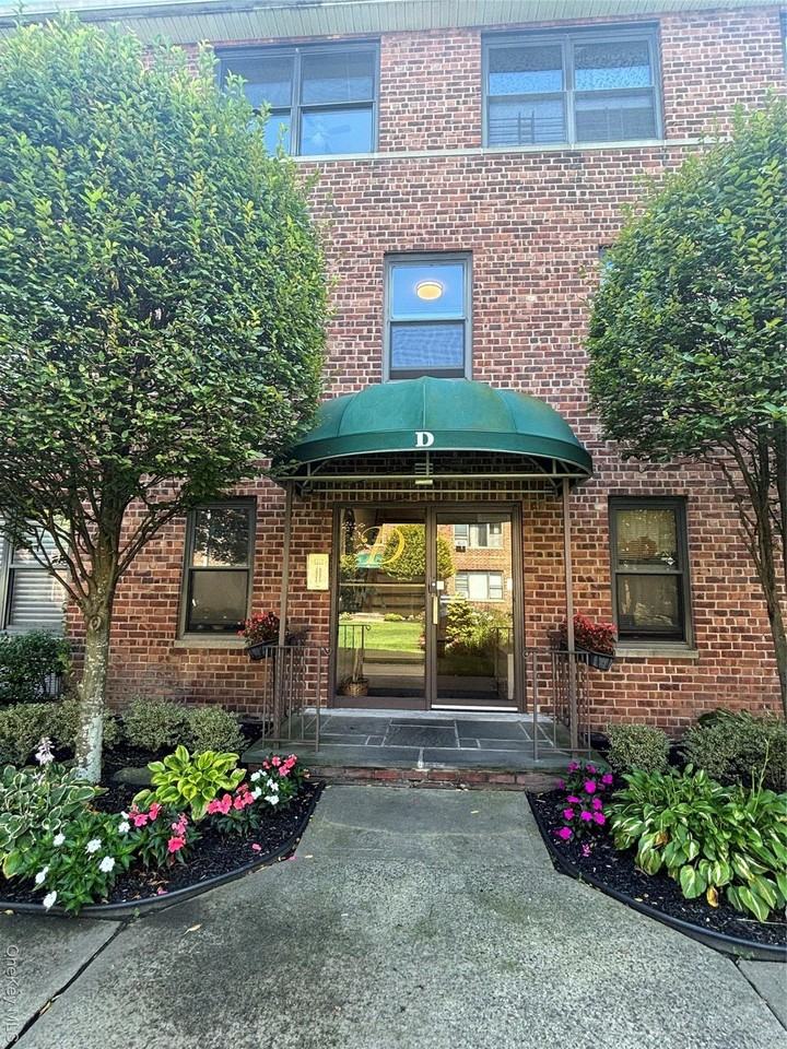 320 Atlantic Ave #D11 - Photo 2 of 27