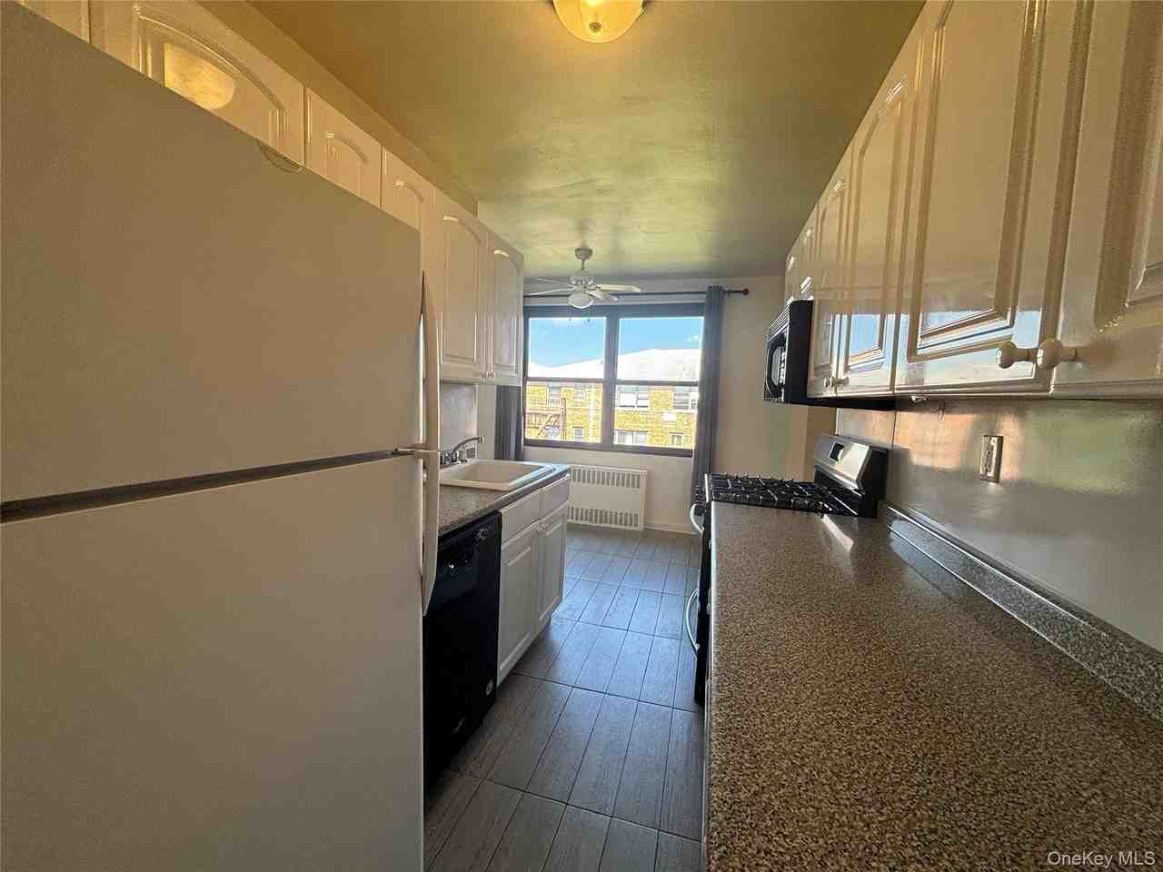 320 Atlantic Ave #D11 - Photo 6 of 27