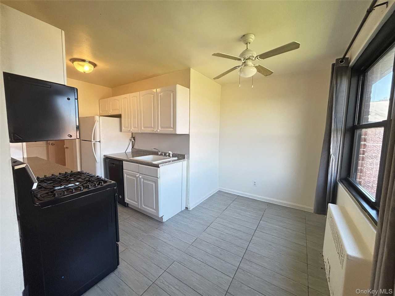 320 Atlantic Ave #D11 - Photo 7 of 27