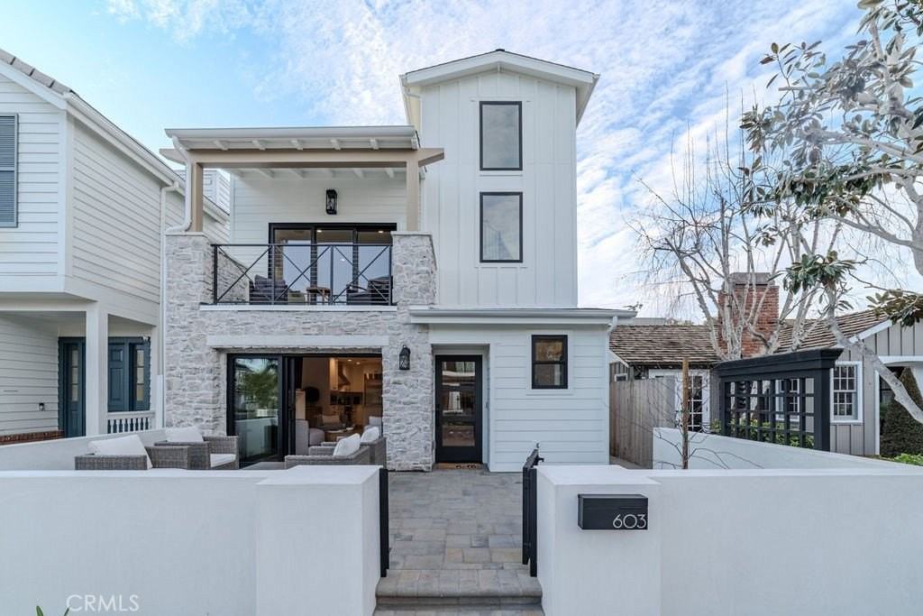 603 Acacia Ave #A - Photo 4 of 50