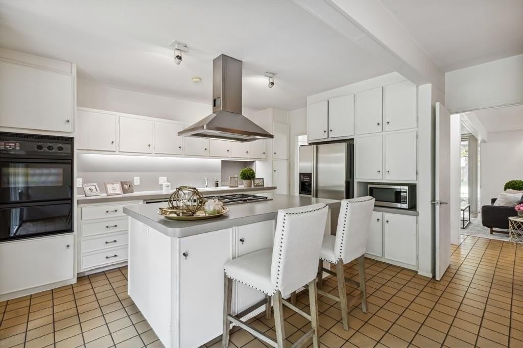 10714 Royal Springs Dr - Photo 3 of 17