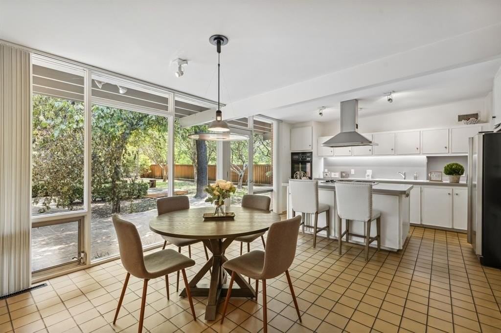 10714 Royal Springs Dr - Photo 4 of 17