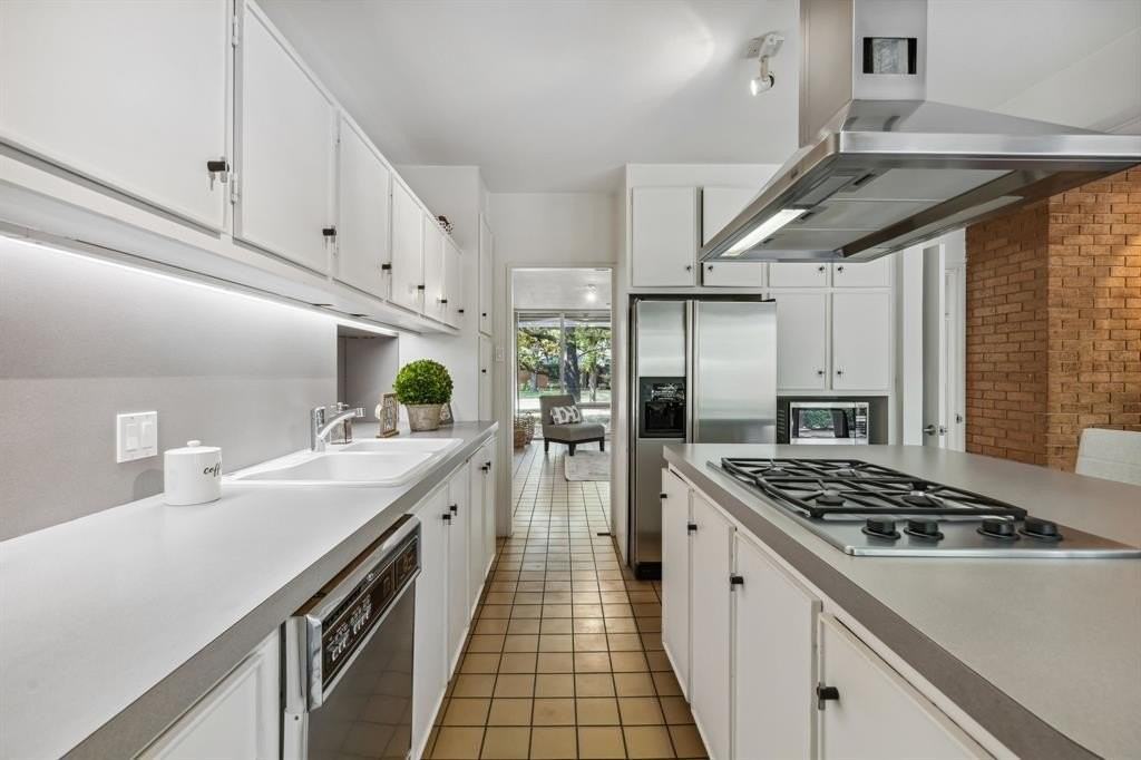 10714 Royal Springs Dr - Photo 5 of 17