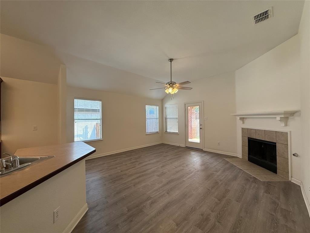 2716 Watercress Dr - Photo 4 of 24