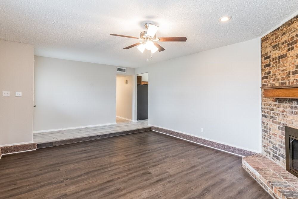 4008 Shackelford Dr - Photo 3 of 15