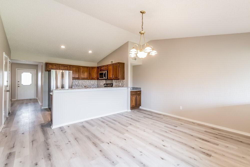 4008 Shackelford Dr - Photo 5 of 15