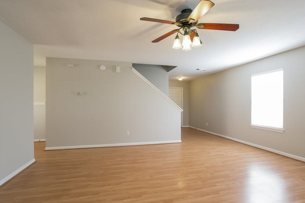 7930 Greens Rd - Photo 3 of 15