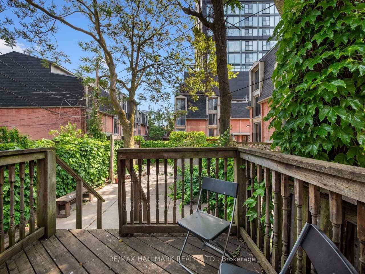 137 Gerrard Street East - Photo 5 of 9