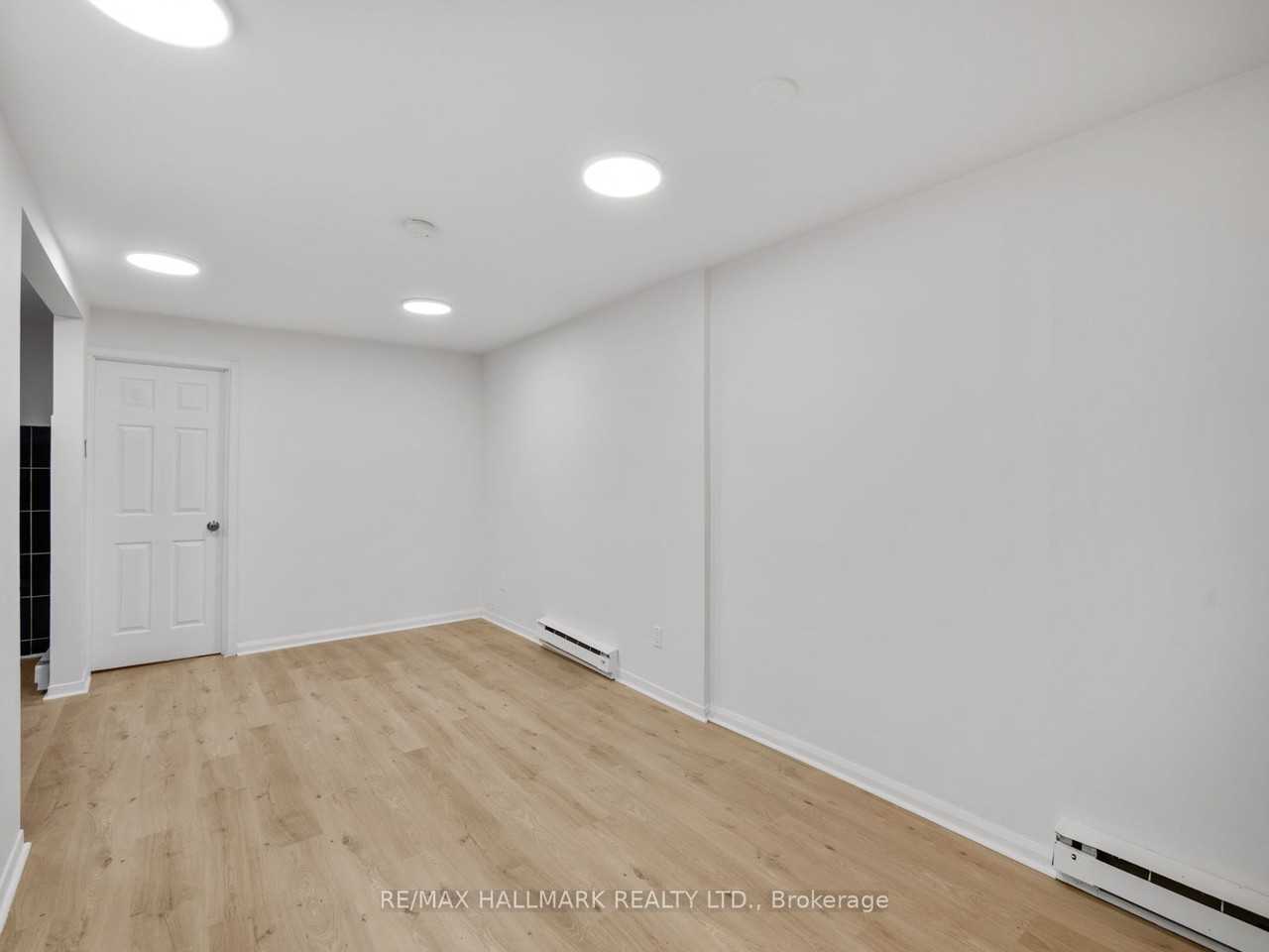137 Gerrard Street East - Photo 6 of 9