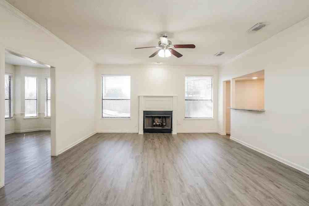 11906 Gardenglen Dr #114 - Photo 2 of 7