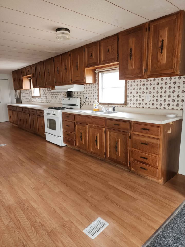 732 Broadway St - Photo 2 of 9