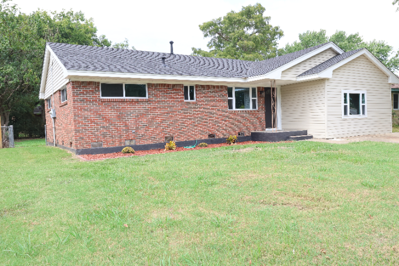 1707 S 9th St - Photo 2 of 20