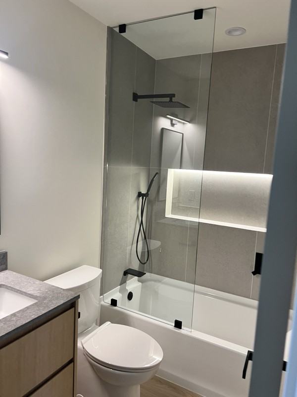 18852 Collins St - Photo 2 of 9