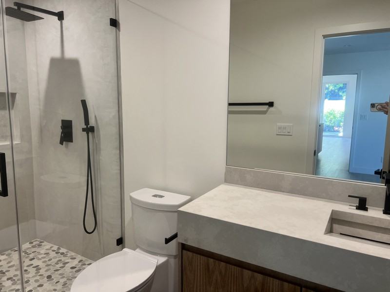 18852 Collins St - Photo 3 of 9