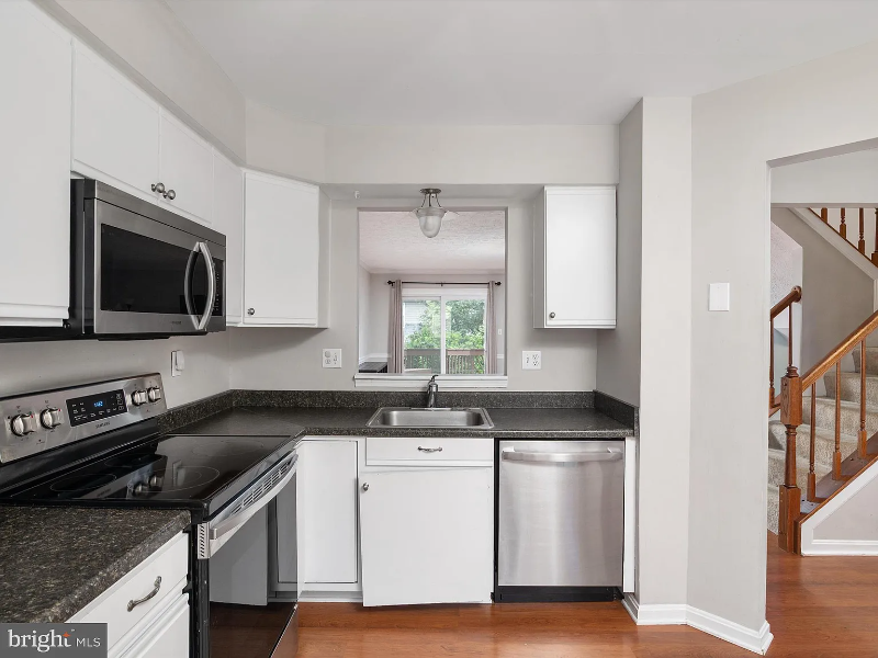 43 Parkhill Pl - Photo 2 of 20