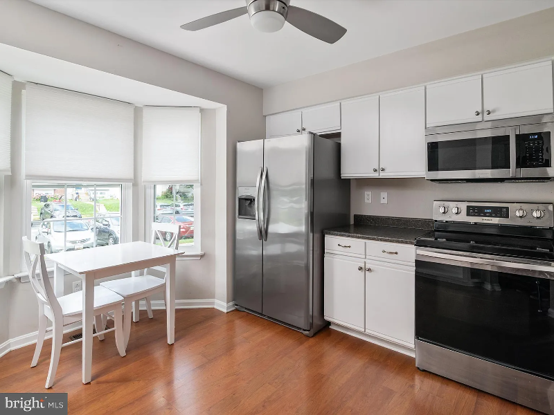 43 Parkhill Pl - Photo 3 of 20