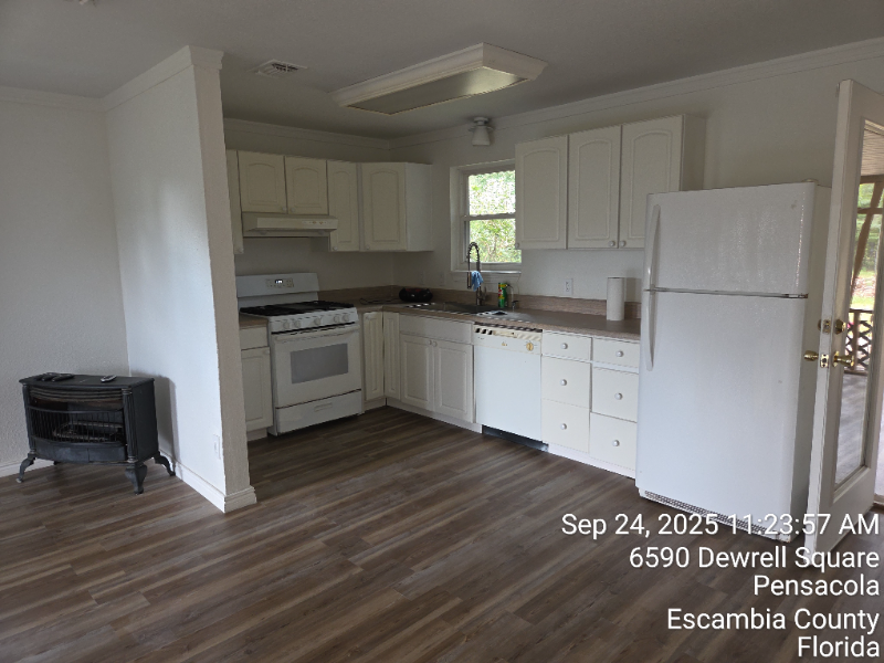 6590 Dewrell Sq - Photo 7 of 10