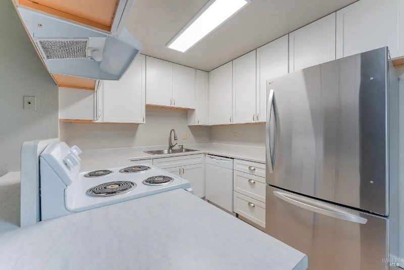 1608 Daphne Dr #B - Photo 3 of 11