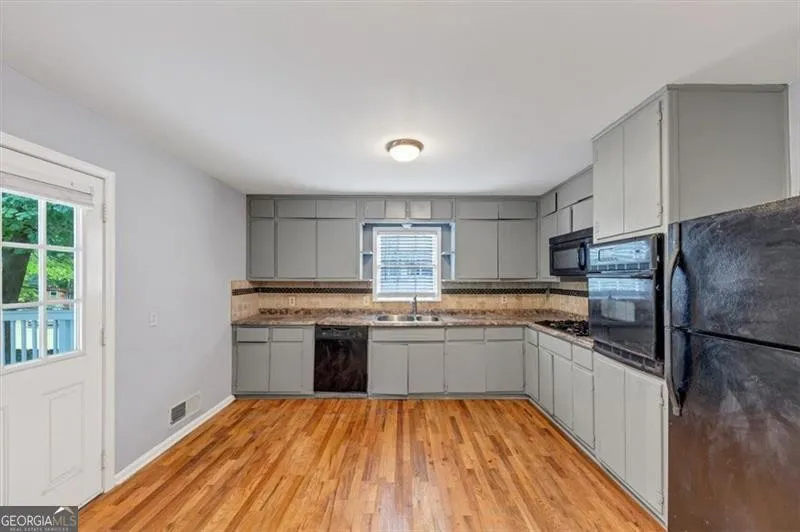 1677 Wayland Cir Ne - Photo 7 of 20