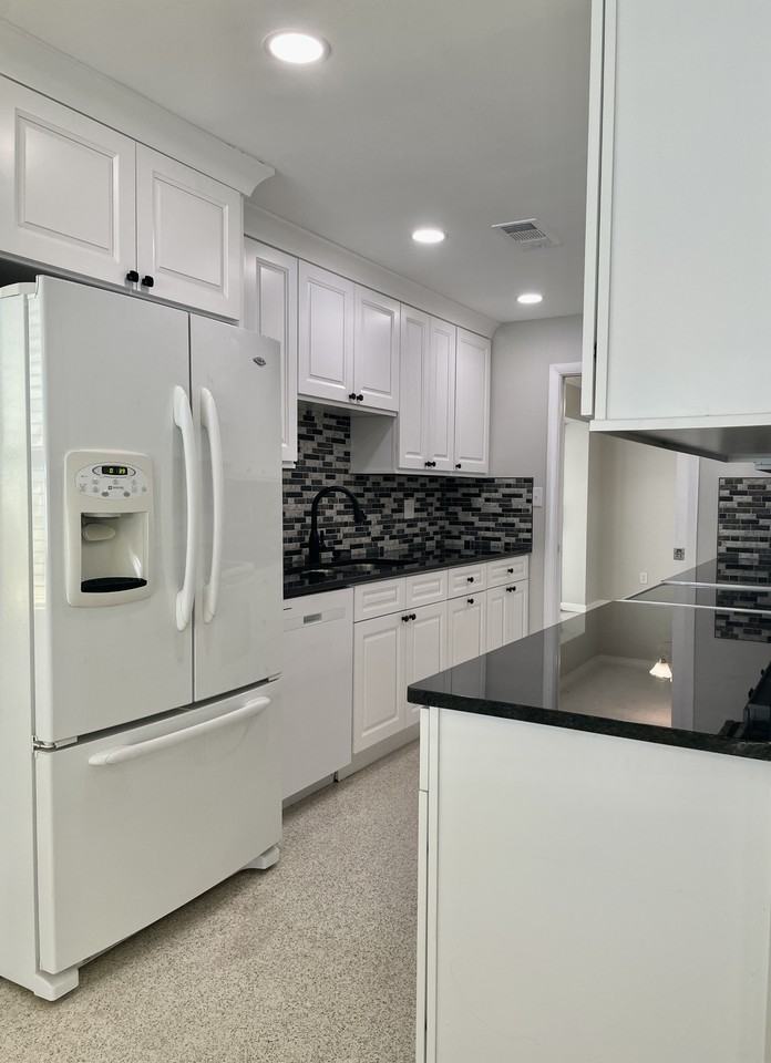 2340 Surrey Ln #NA - Photo 3 of 24