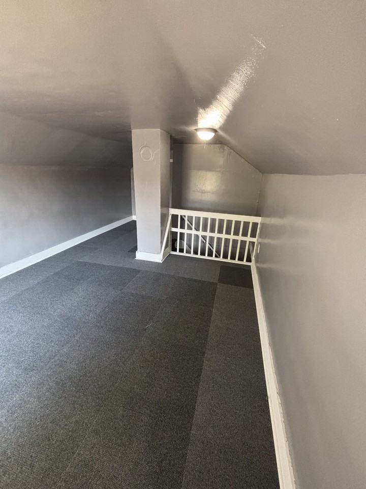 2019 & 2021 Roosevelt Blvd #2021 - Photo 4 of 19