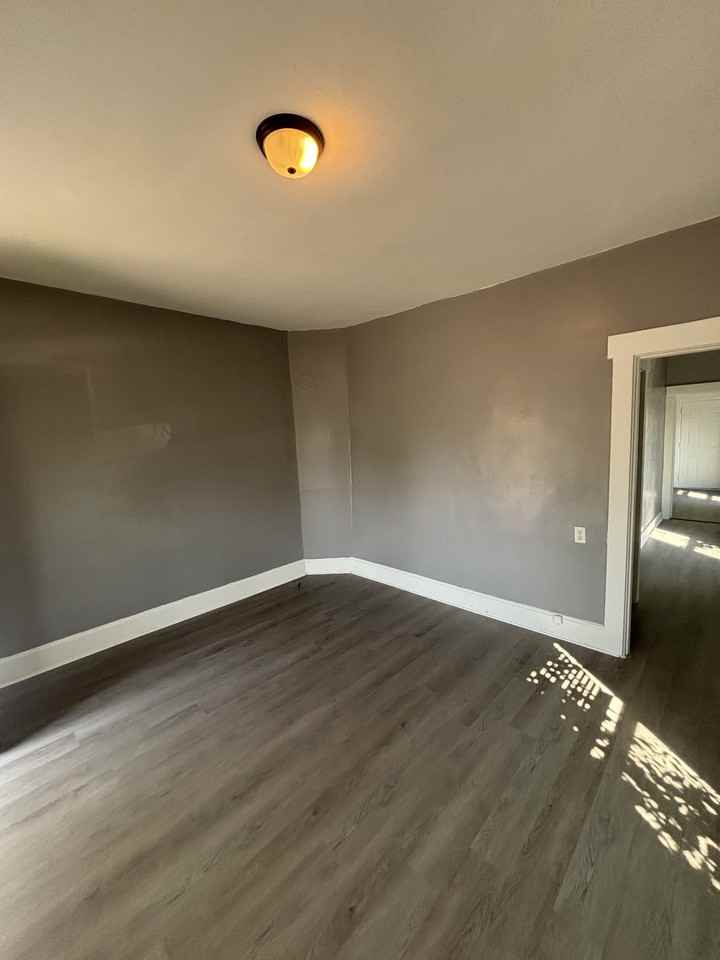 2019 & 2021 Roosevelt Blvd #2021 - Photo 6 of 19