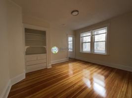 featured image of 8 Barrows St #3