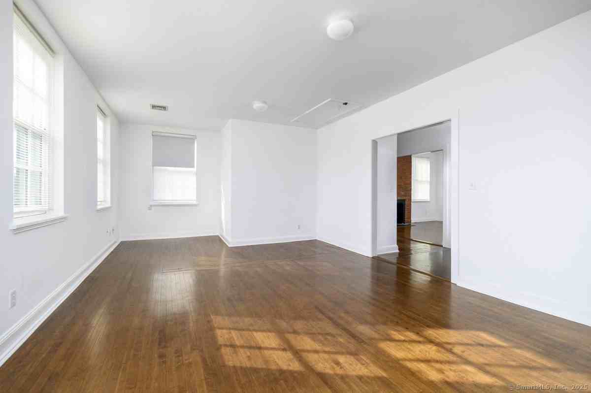 104 East Ave #2ndFL - Photo 5 of 20