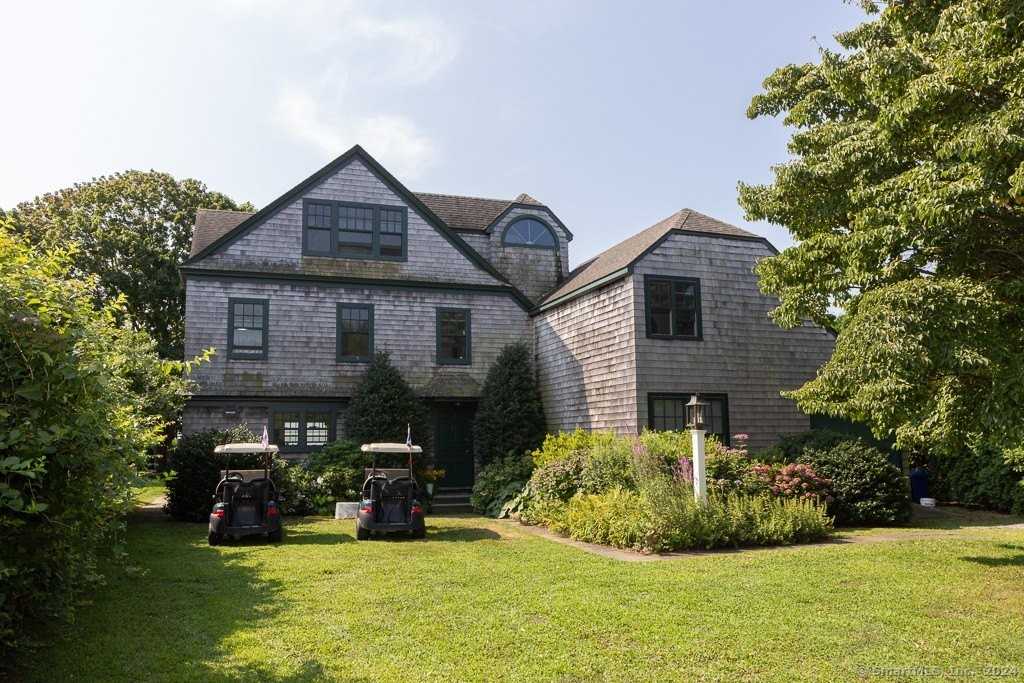 17 Agawam Ave - Photo 4 of 41