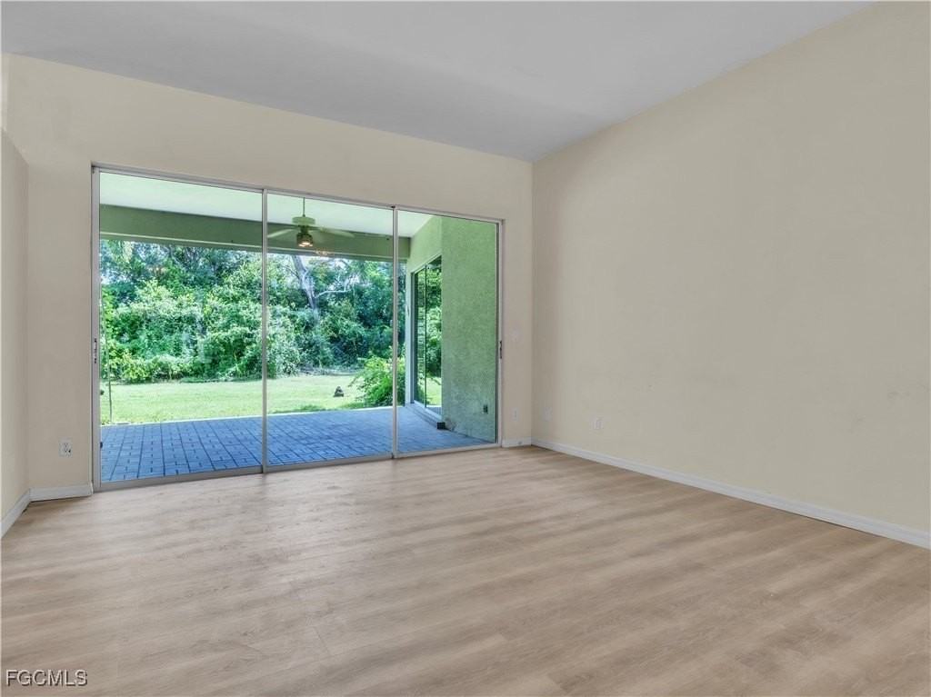 1580 Argyle Dr - Photo 4 of 16