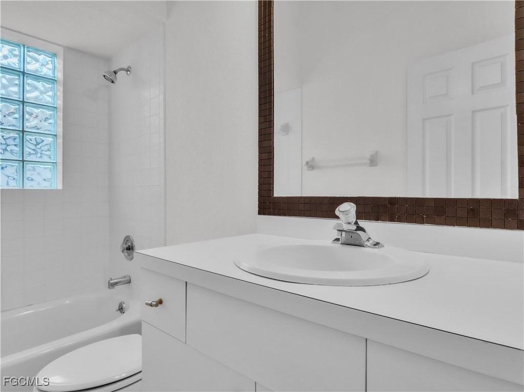 1580 Argyle Dr - Photo 7 of 16