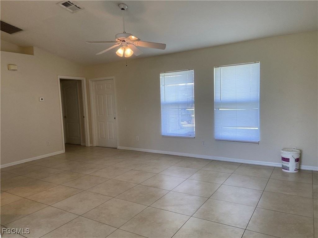 1301 Ne 12th Pl - Photo 4 of 14