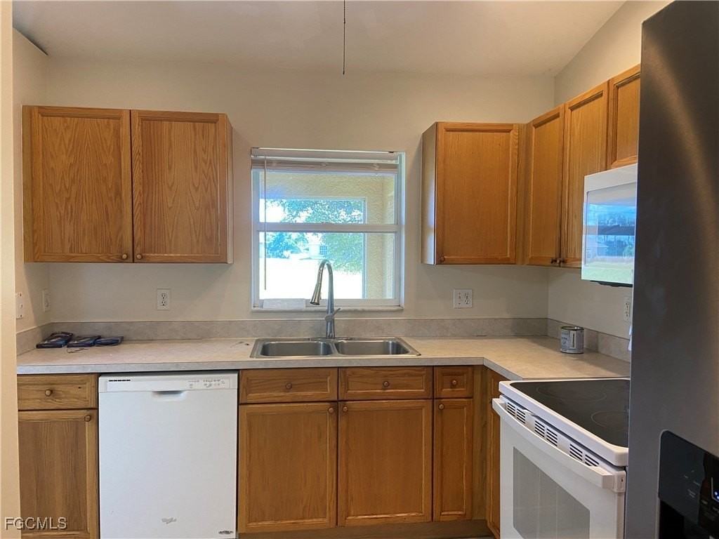 1301 Ne 12th Pl - Photo 7 of 14