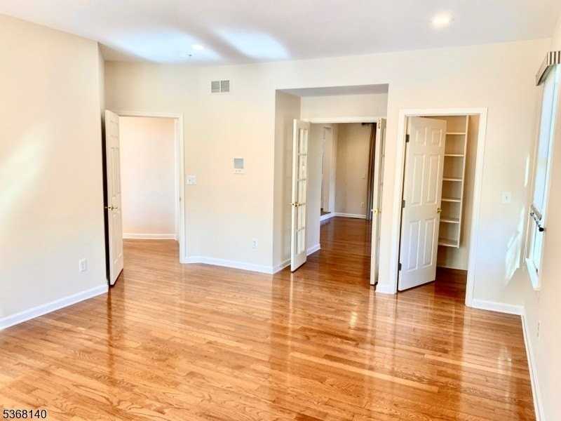 43 Rosewood Ct - Photo 3 of 14