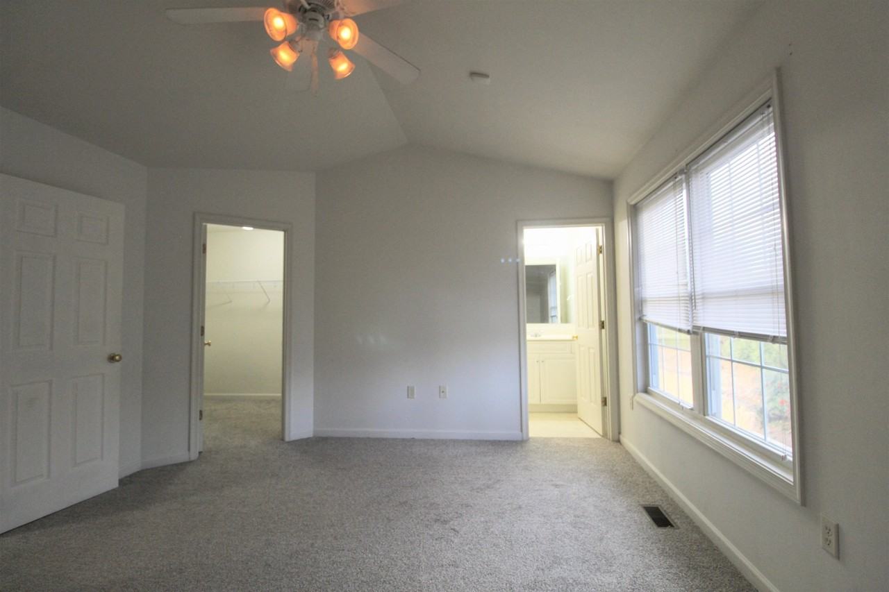 2911 Diamond Spring Ln - Photo 3 of 24