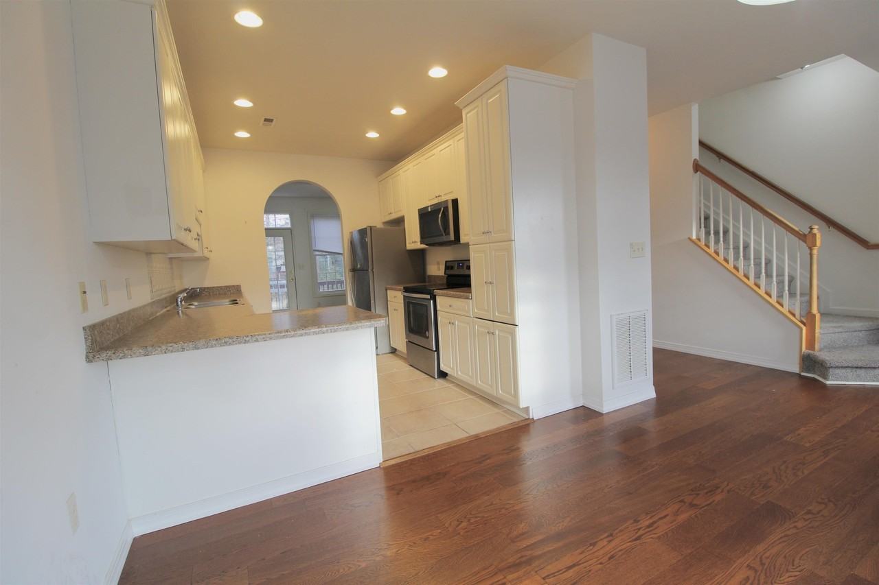 2911 Diamond Spring Ln - Photo 5 of 24