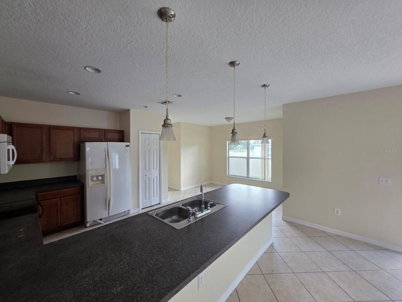 442 Mulberry Ct - Photo 4 of 21