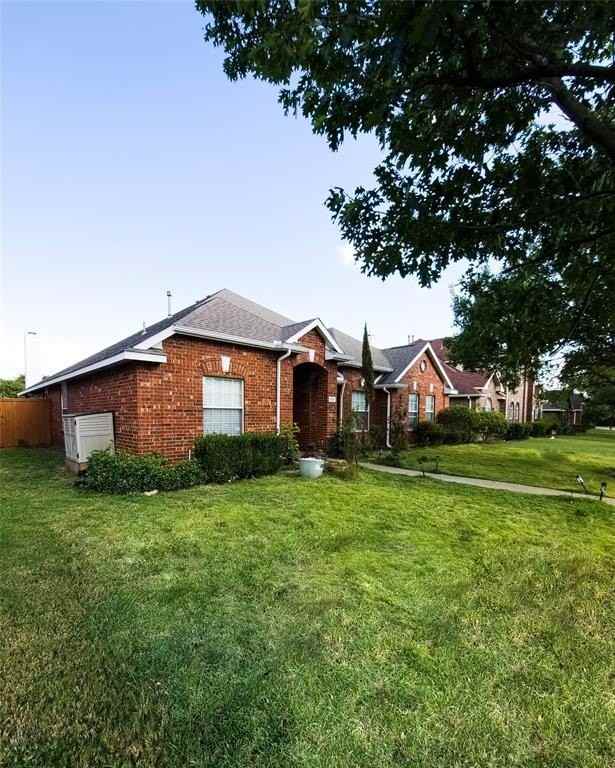 4526 Southampton Blvd - Photo 3 of 21