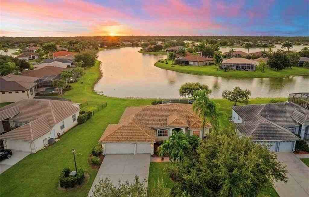 726 Grand Rapids Blvd - Photo 3 of 21