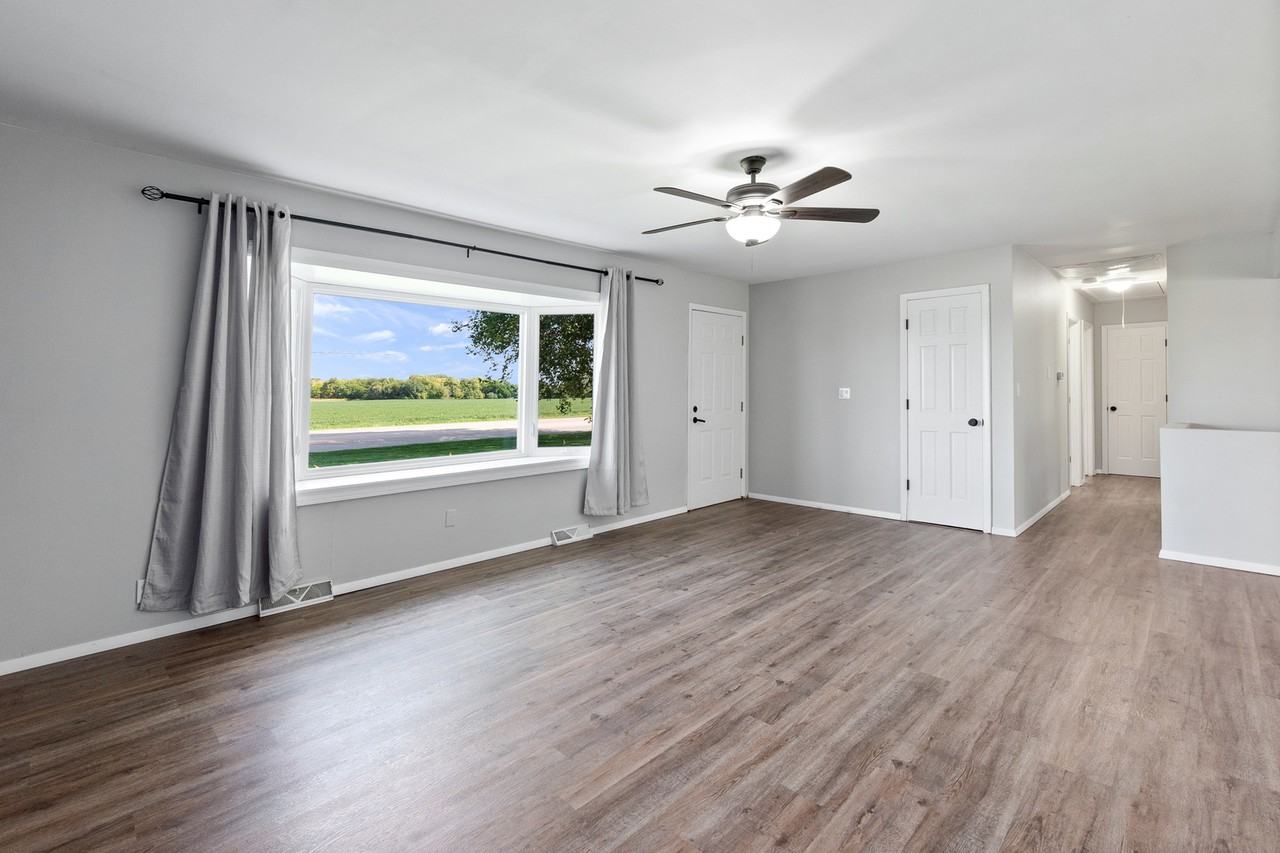 815 Bronk Rd - Photo 3 of 25