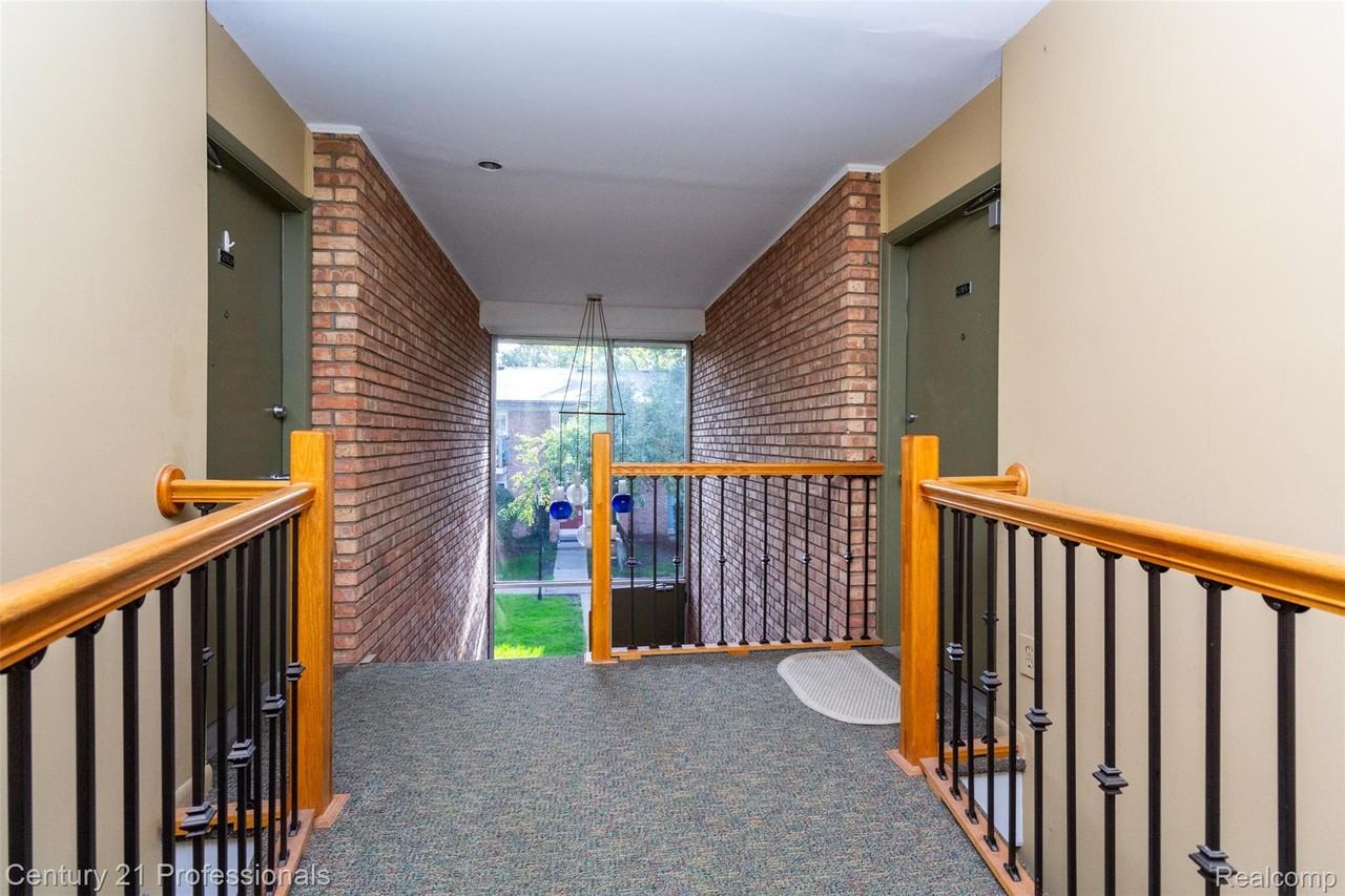 1209 Island Dr - Photo 3 of 38