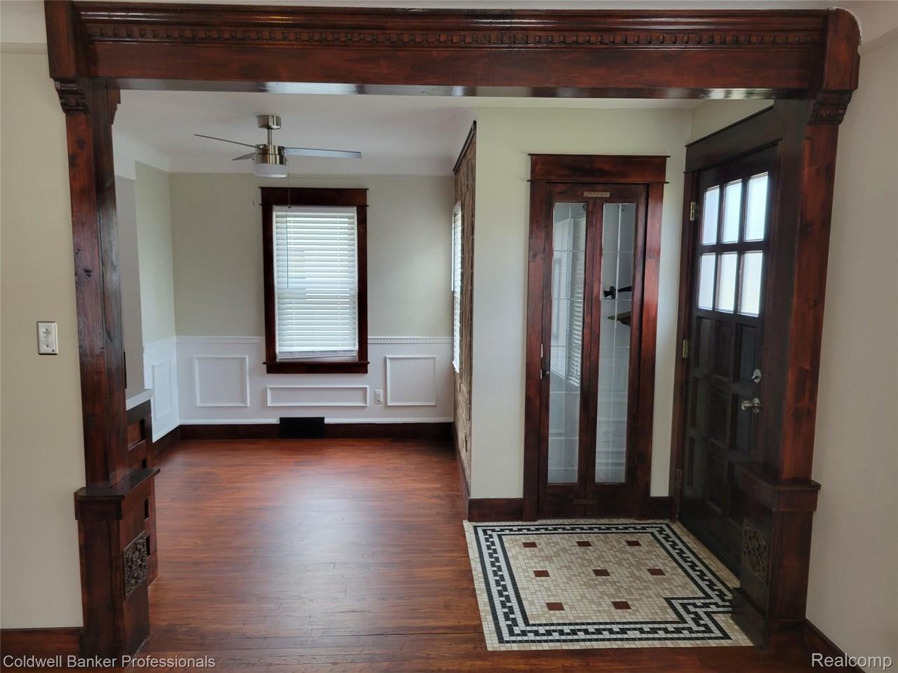 8222 Hupp Ave - Photo 5 of 24