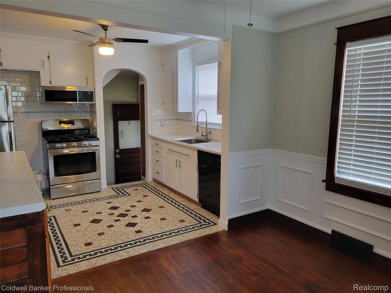 8222 Hupp Ave - Photo 6 of 24