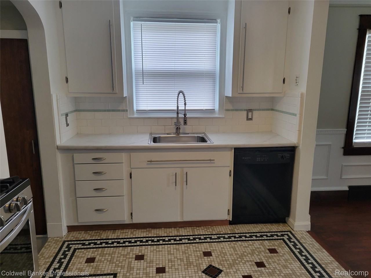 8222 Hupp Ave - Photo 7 of 24