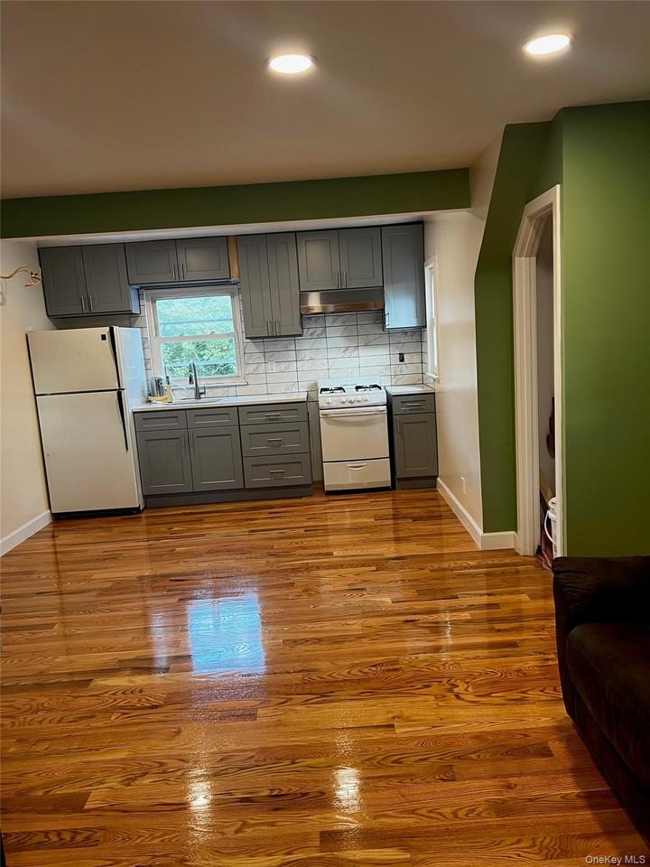 307 Emerson Pl - Photo 2 of 6