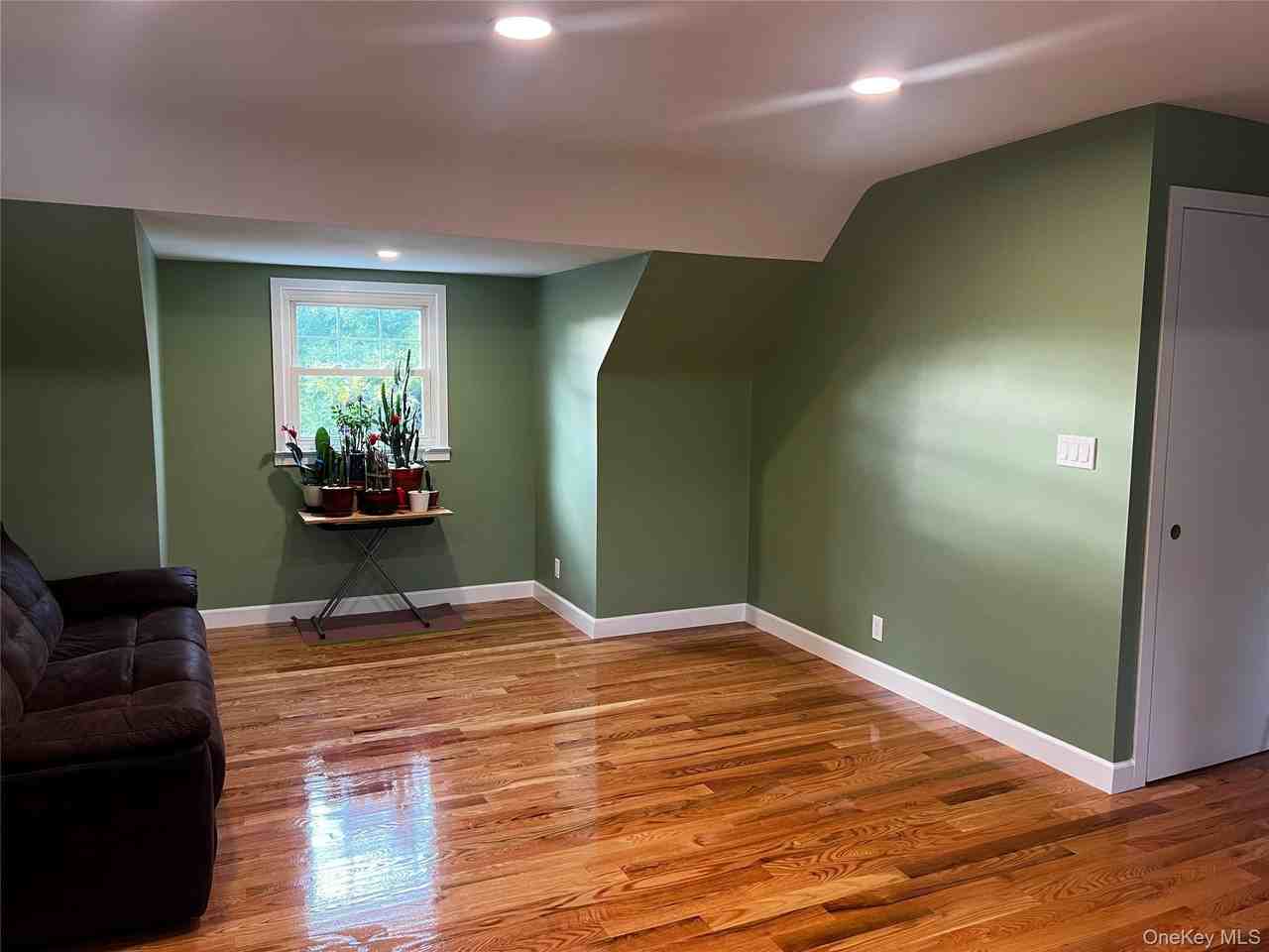 307 Emerson Pl - Photo 3 of 6