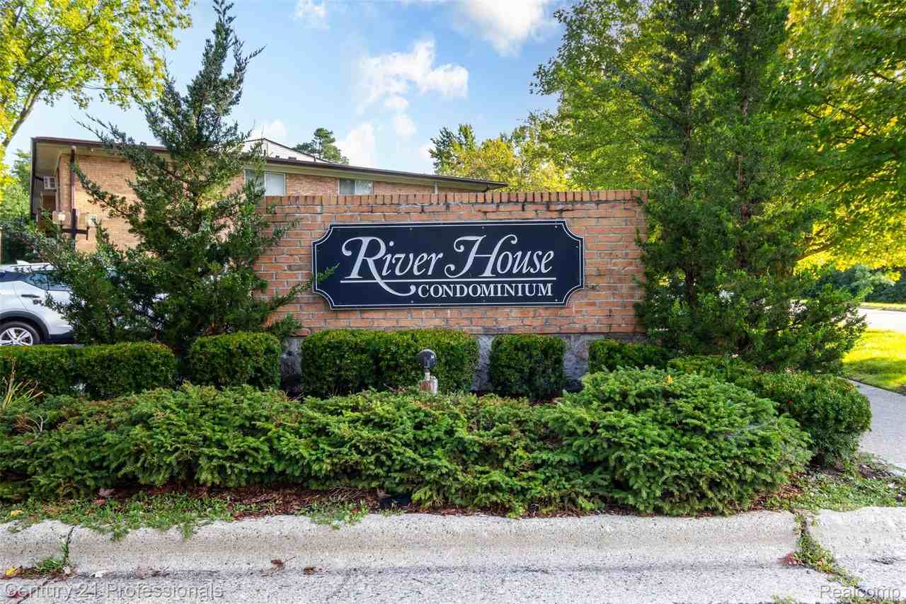 1233 Island Dr - Photo 3 of 38